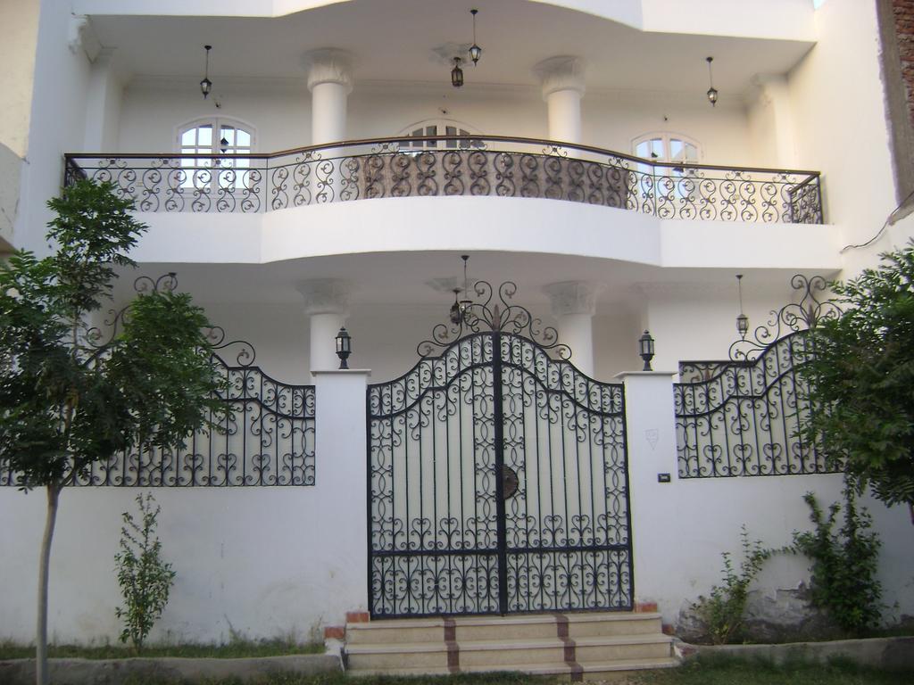 White Villa Luxor Exteriör bild