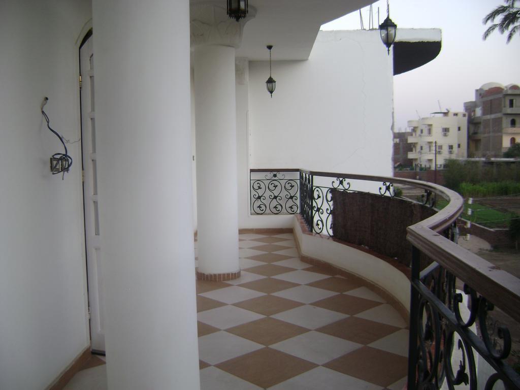 White Villa Luxor Exteriör bild