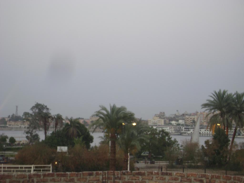White Villa Luxor Exteriör bild