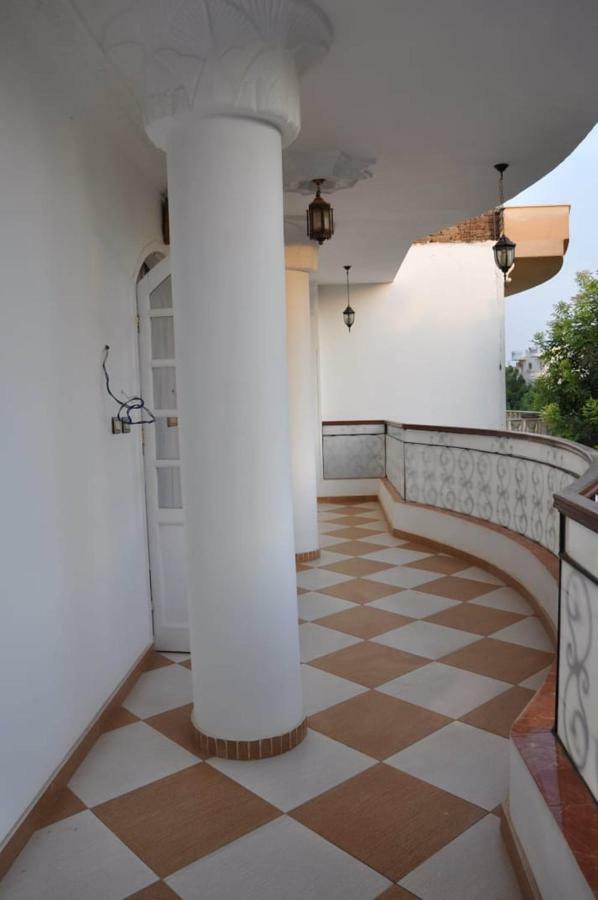 White Villa Luxor Exteriör bild